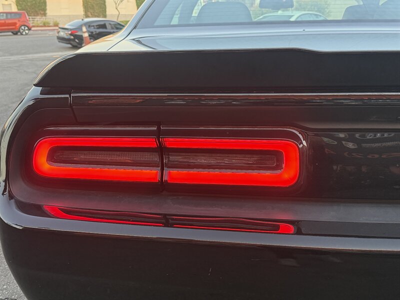 Used 2016 Dodge Challenger SRT RWD image 15