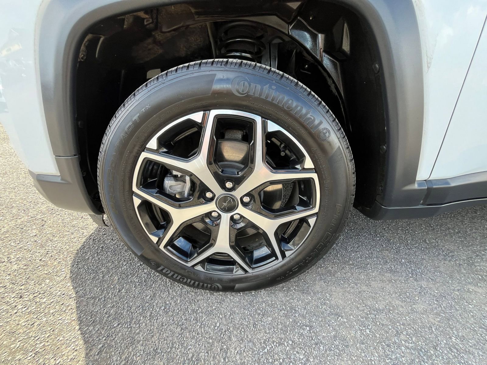 Used 2025 Jeep Compass Limited image 31