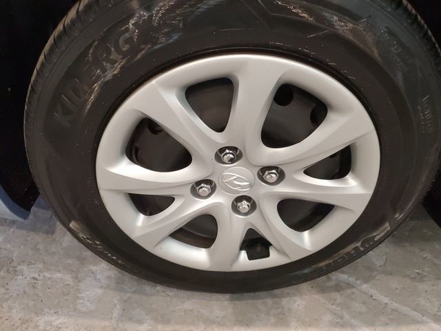 Used 2012 Hyundai Accent GLS FWD image 28