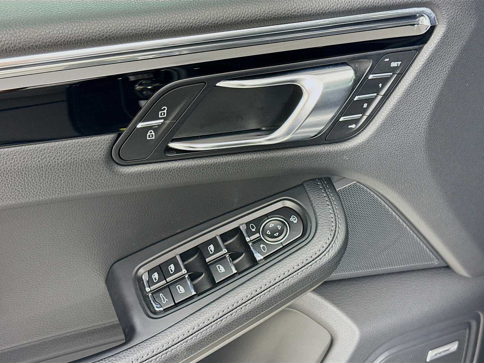 Certified 2026 Porsche Macan AWD/4WD image 11