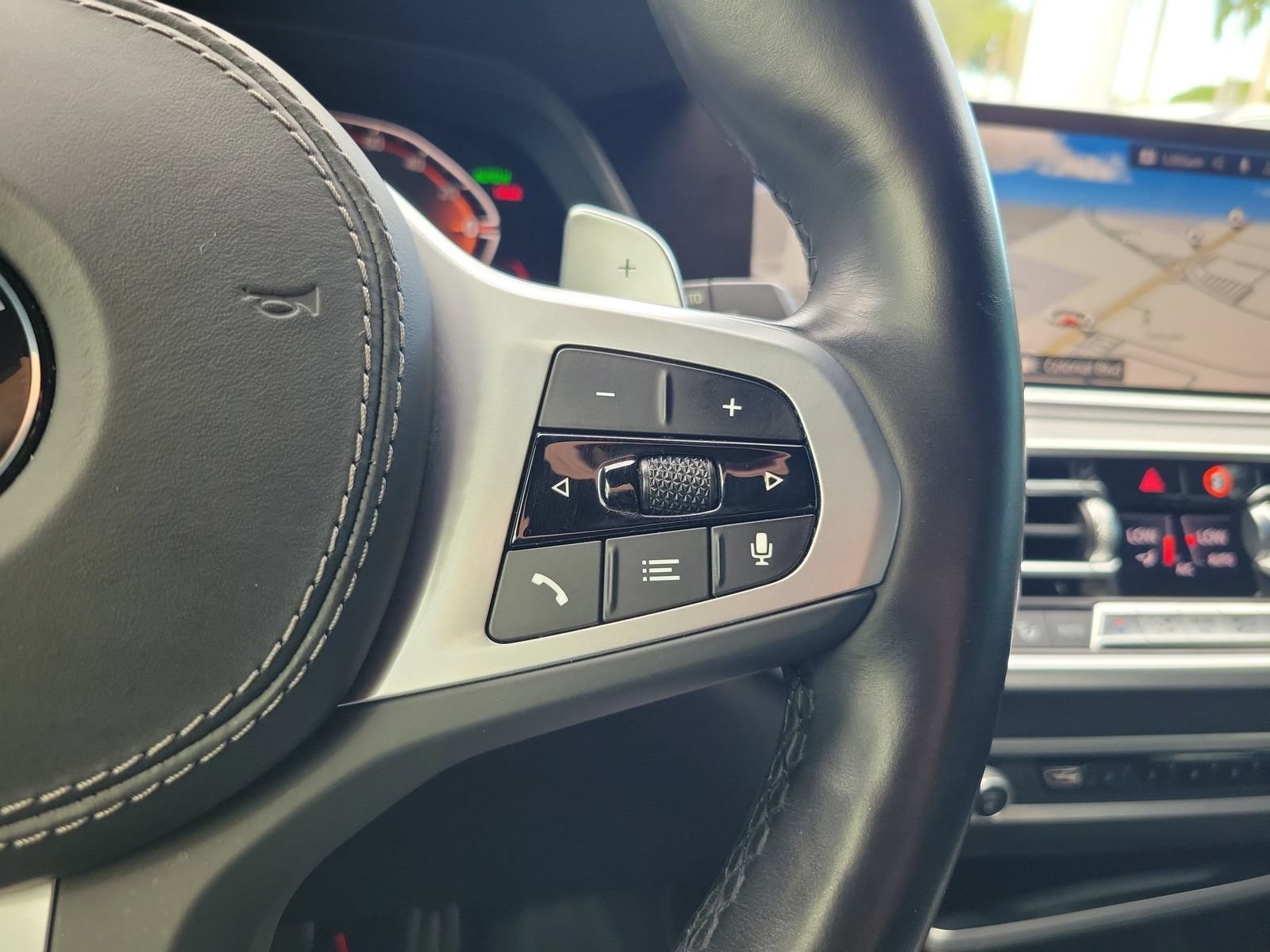 Used 2022 BMW X5 xDrive40i w/ M Sport Package AWD/4WD image 23