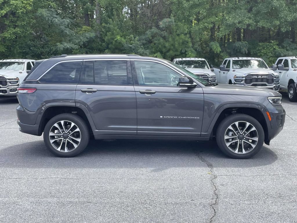 Certified 2022 Jeep Grand Cherokee Overland w/ Luxury Tech Group IV AWD/4WD image 9