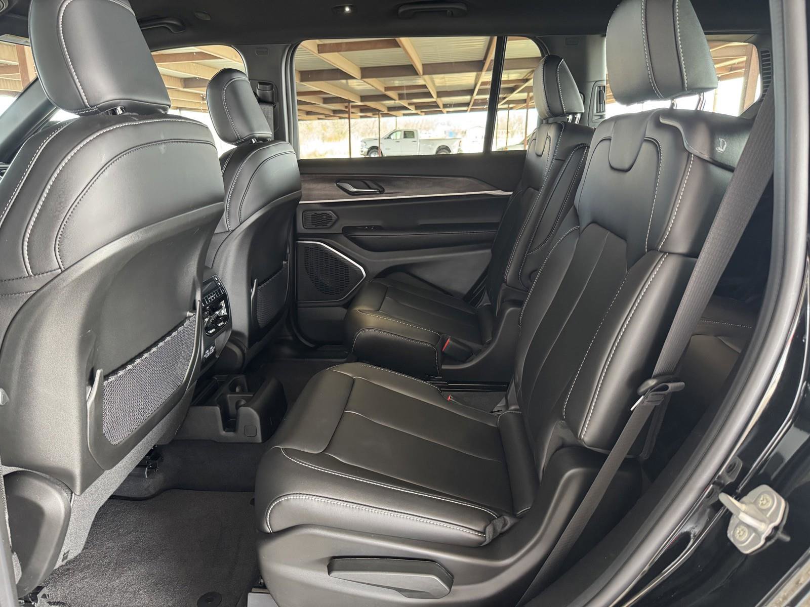 New 2025 Jeep Grand Cherokee L Limited w/ Black Appearance Package image 27