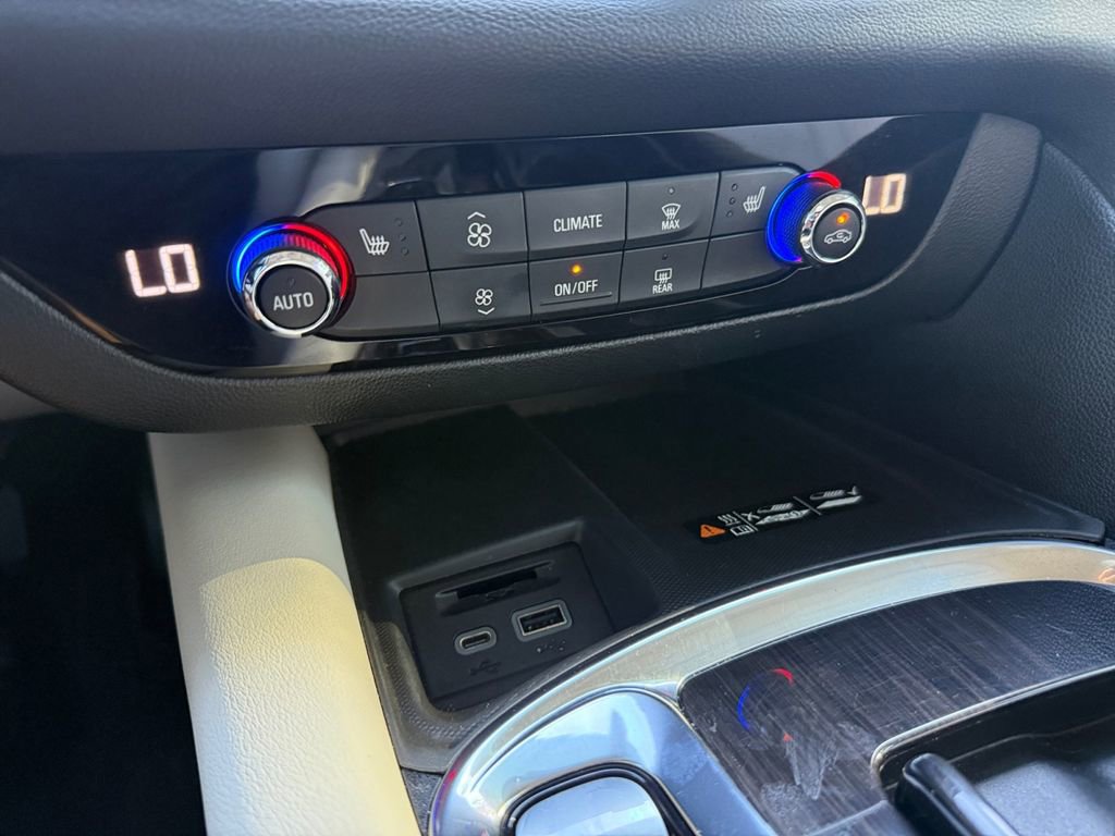 Used 2023 Buick Enclave Essence image 26