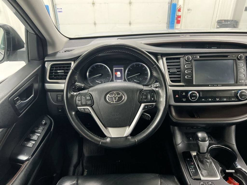 Used 2018 Toyota Highlander XLE AWD/4WD image 11