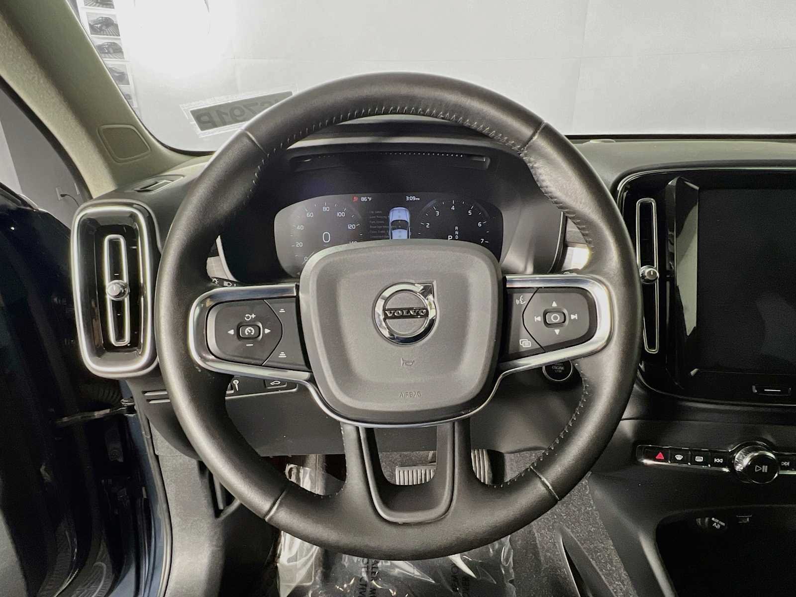 Used 2021 Volvo XC40 T5 Momentum w/ Protection Package Premier AWD/4WD image 11