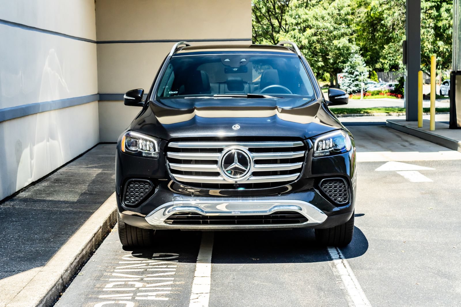 Used 2024 Mercedes-Benz GLS 450 4MATIC image 2