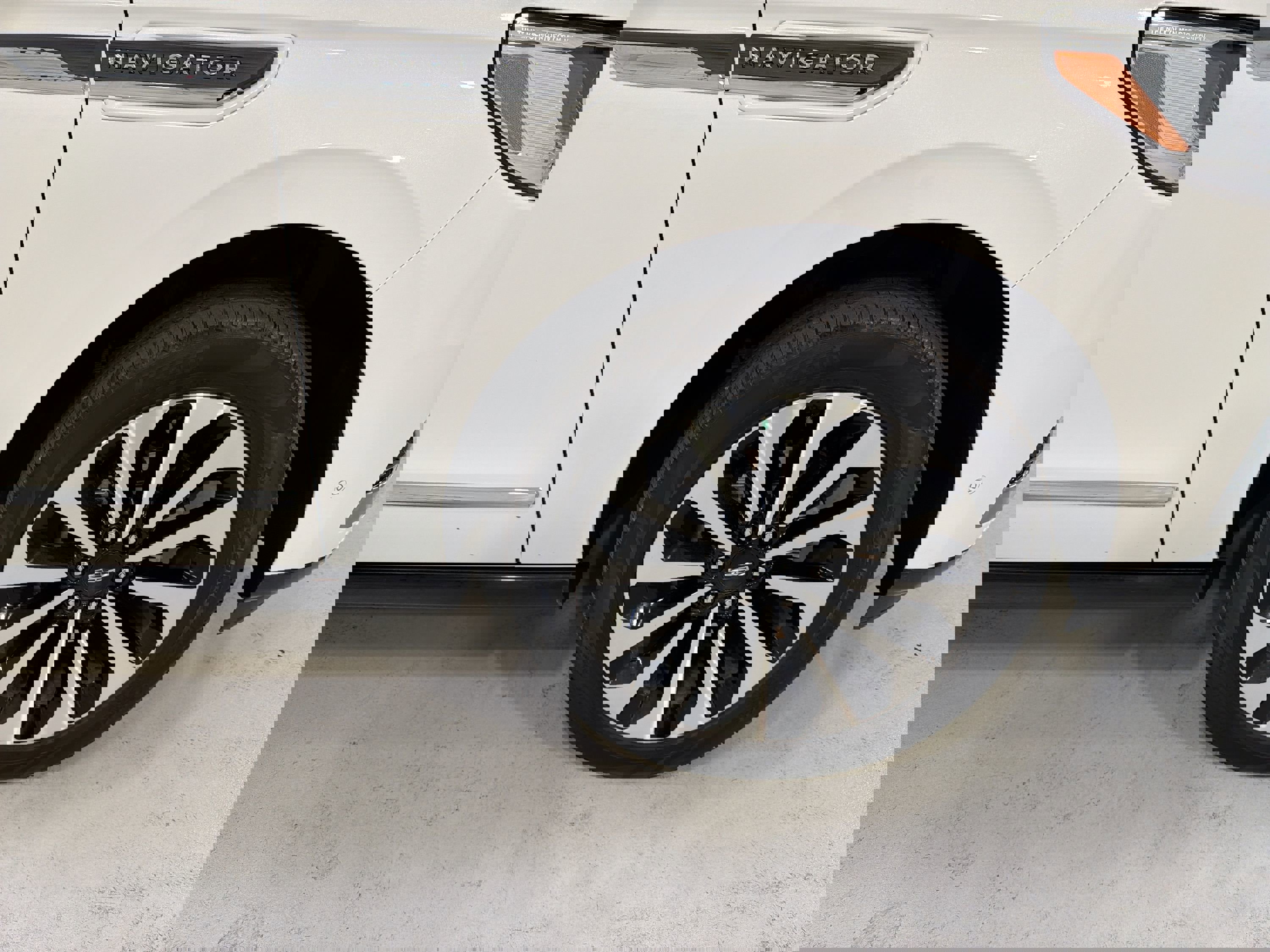 Used 2023 Lincoln Navigator Reserve image 31