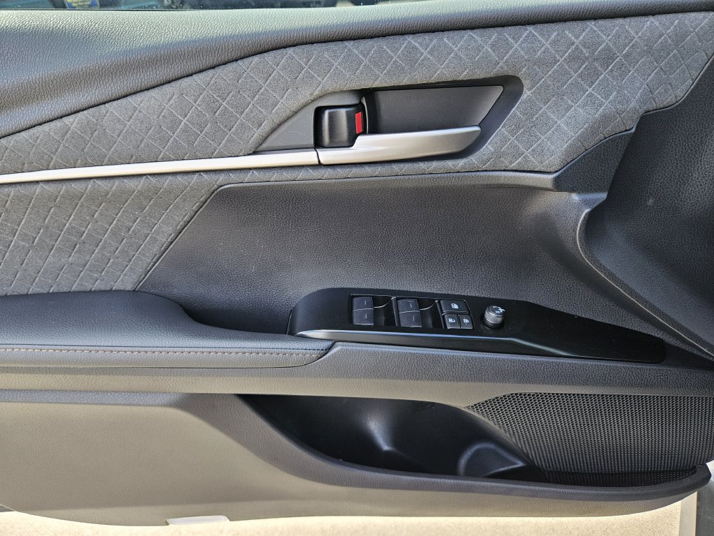 Used 2026 Toyota Camry XLE FWD image 13