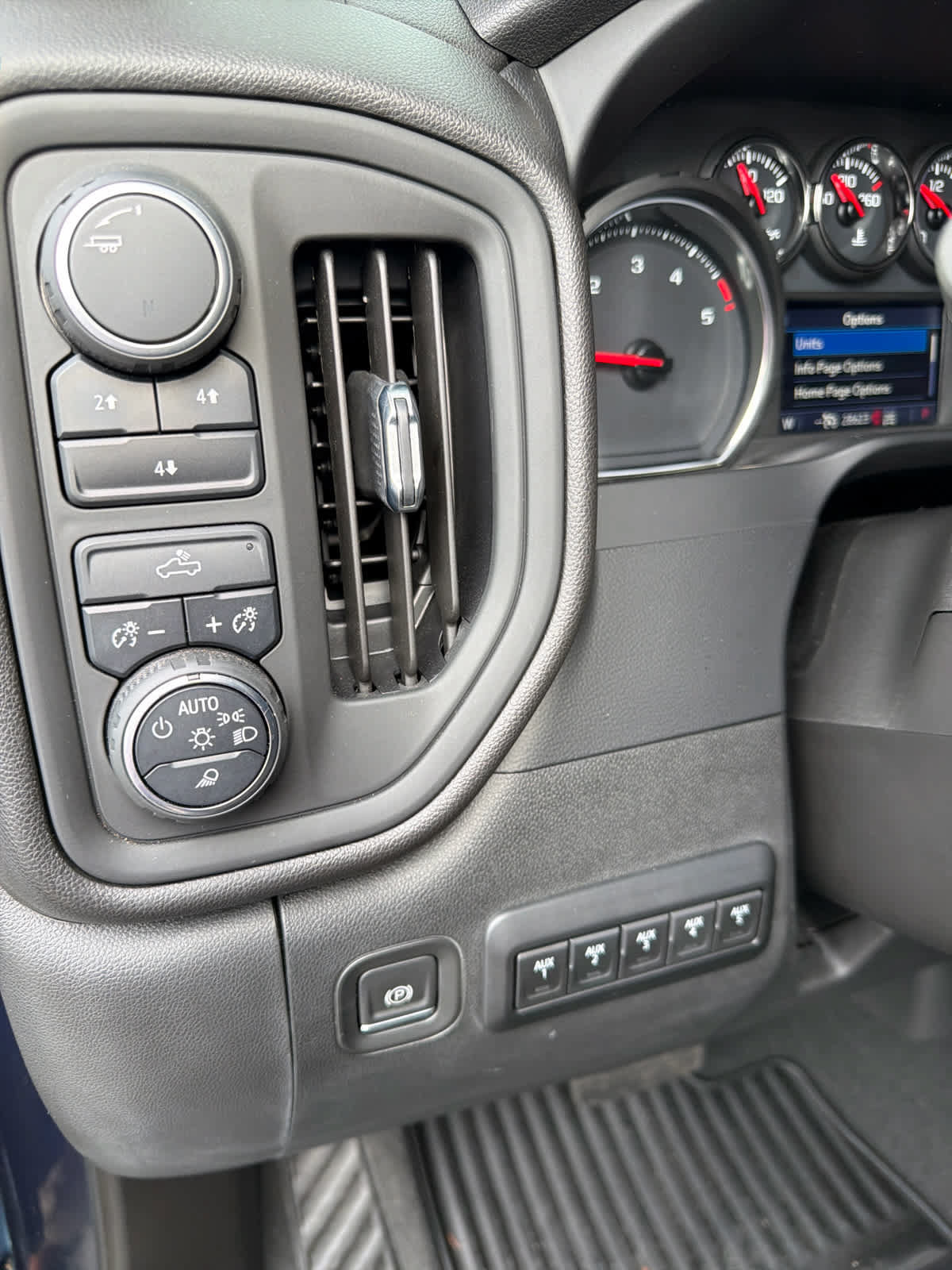 Used 2021 Chevrolet Silverado 2500 Custom w/ Custom Value Package AWD/4WD image 15