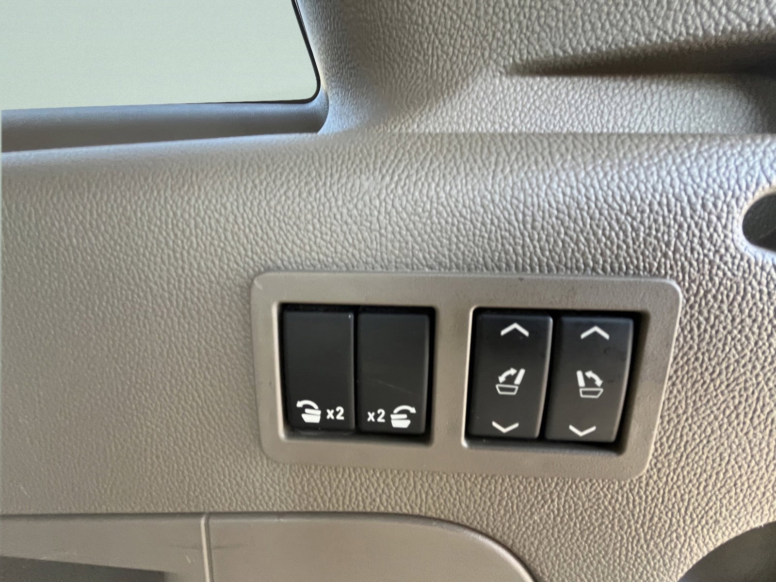 Used 2015 Chevrolet Suburban LTZ AWD/4WD image 12