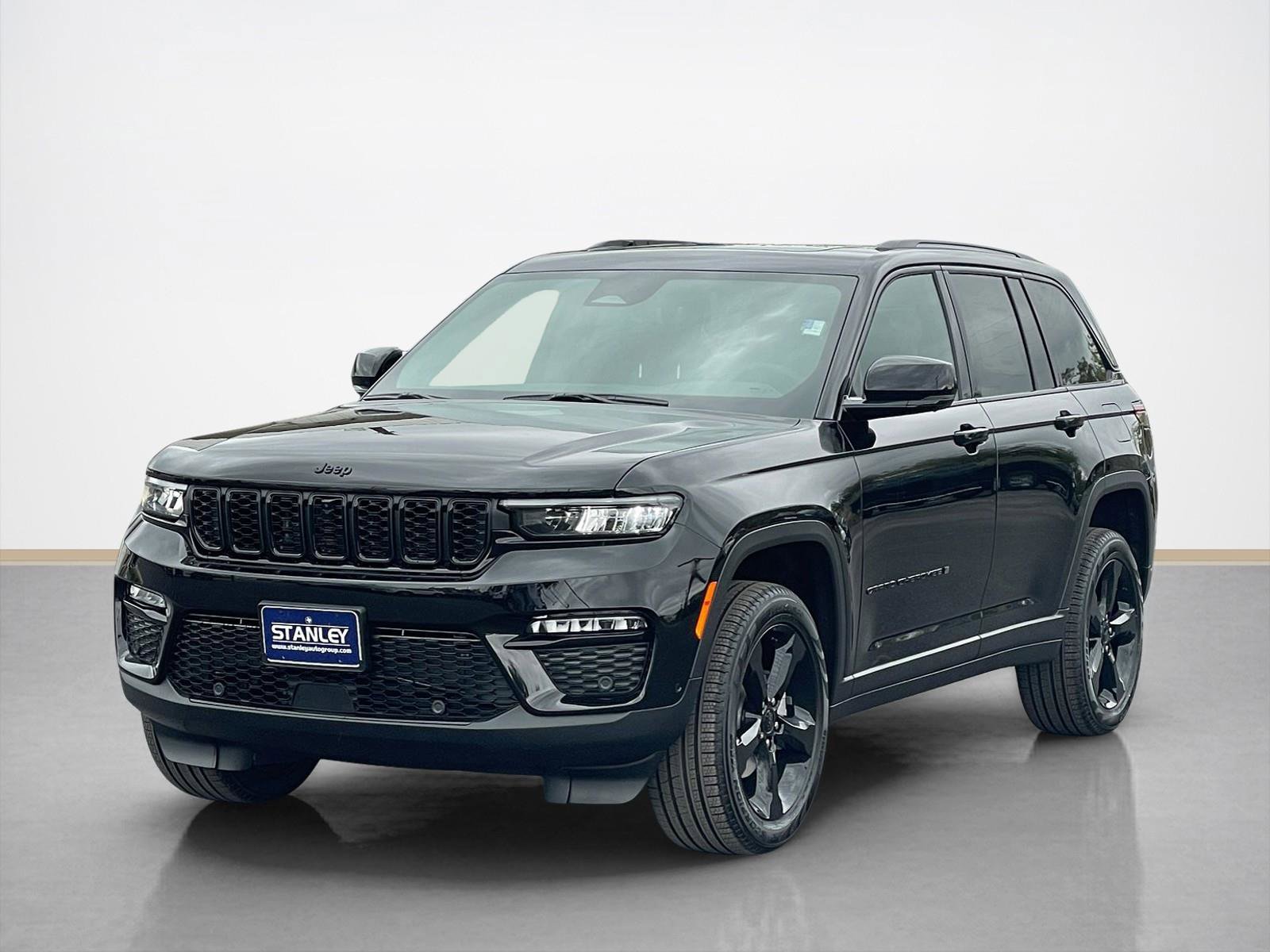 New 2025 Jeep Grand Cherokee Limited w/ Luxury Tech Group II image 3