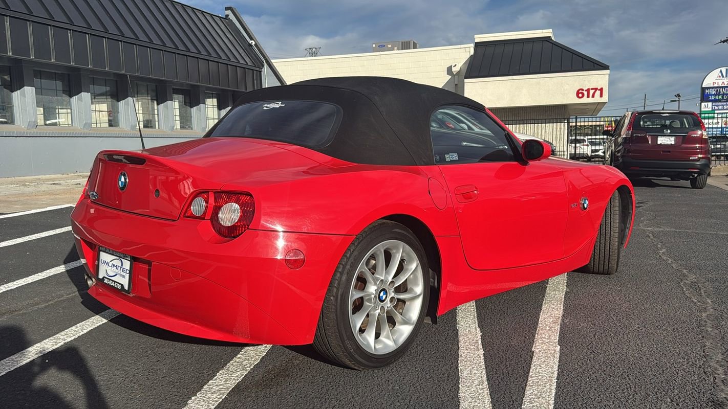 Used 2005 BMW Z4 2.5i image 3