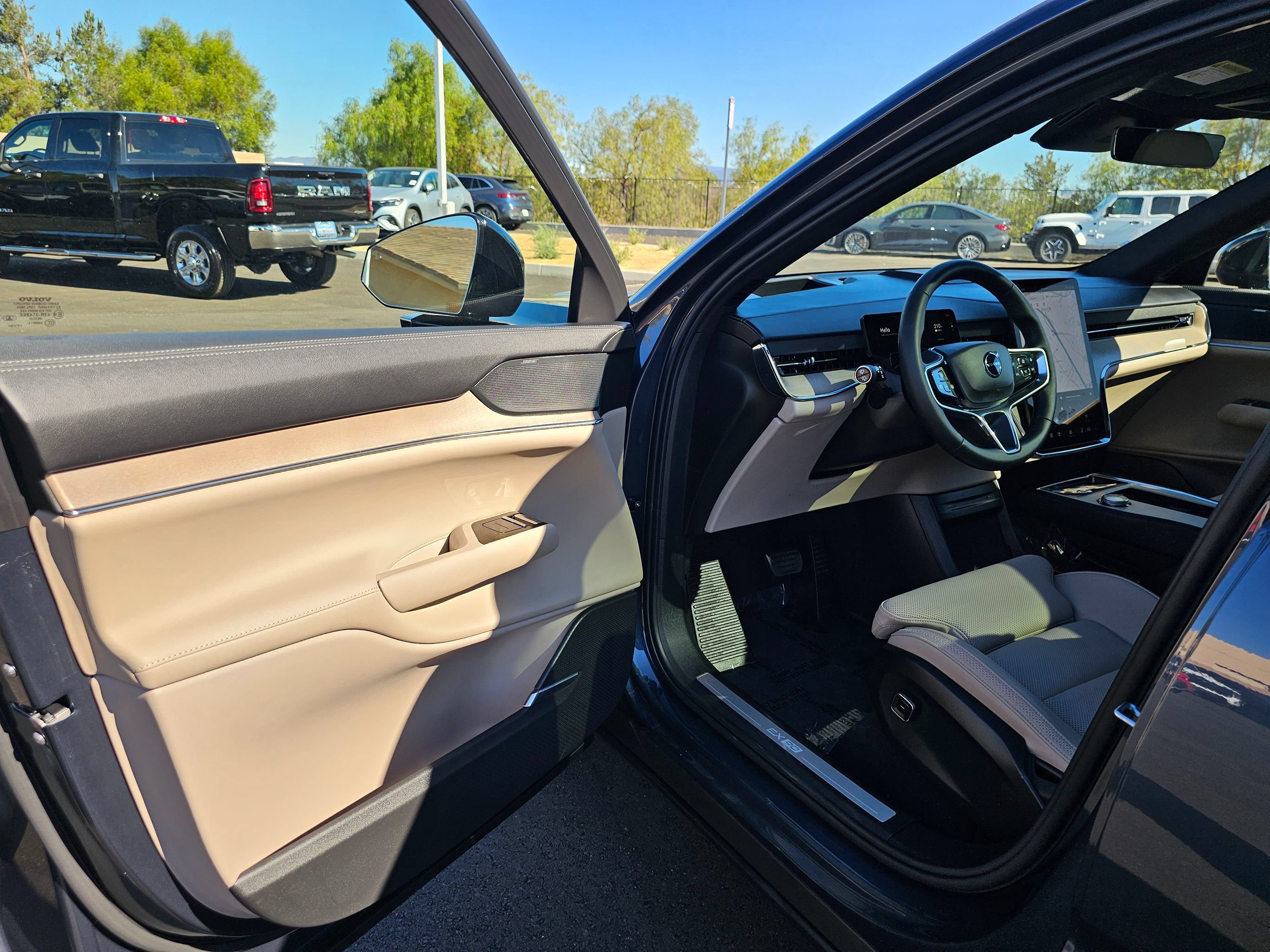 Used 2025 Volvo EX90 Ultra w/ Protection Package Premier AWD/4WD image 19