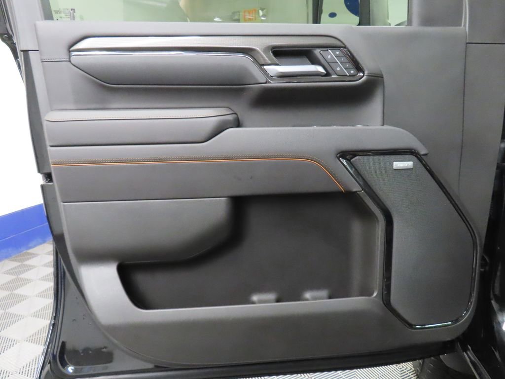 Used 2025 GMC Sierra 2500 AT4 image 57