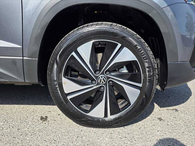 Used 2024 Volkswagen Taos SE AWD/4WD image 9