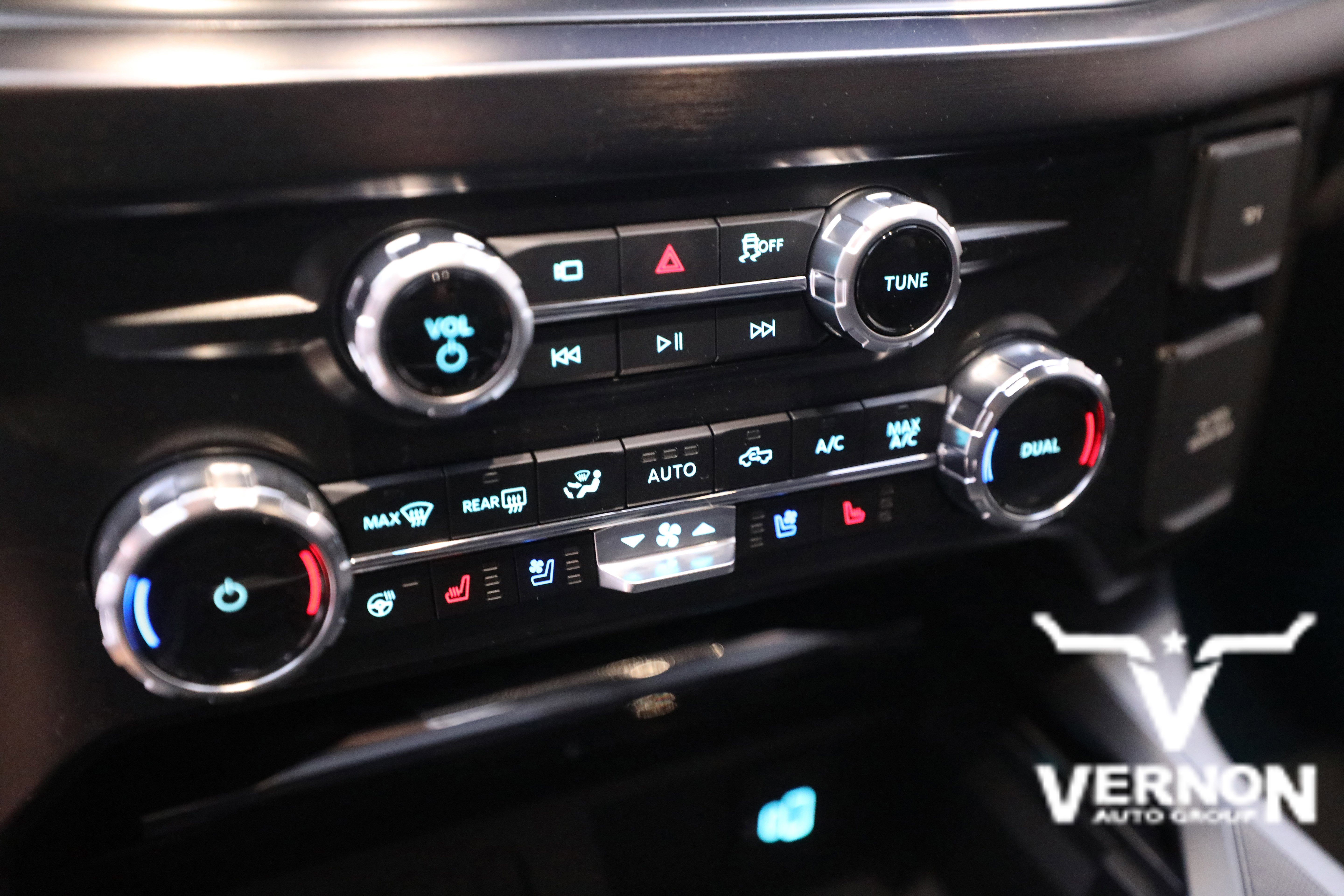 New 2026 Ford F250 Lariat w/ Chrome Package image 25