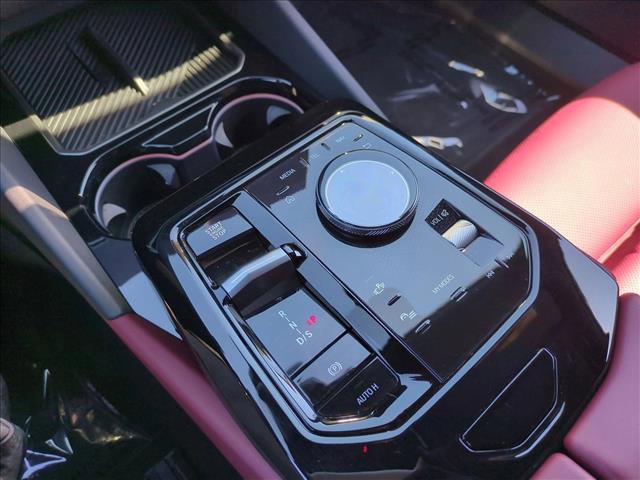 Used 2025 BMW 550e xDrive w/ Premium Package image 12