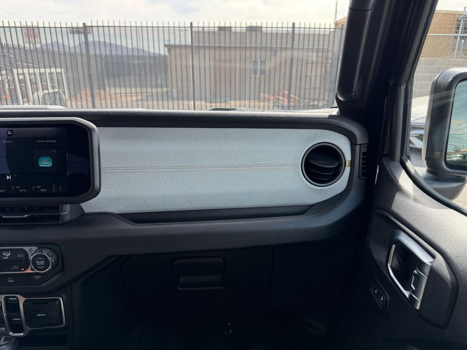 Used 2025 Jeep Wrangler Sport S image 34