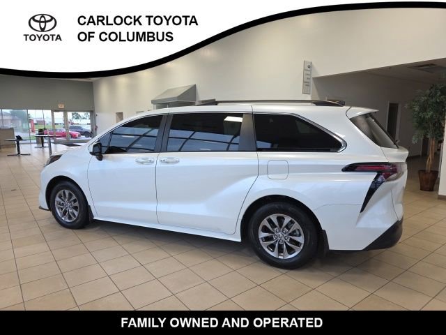 Used 2024 Toyota Sienna XLE FWD image 9