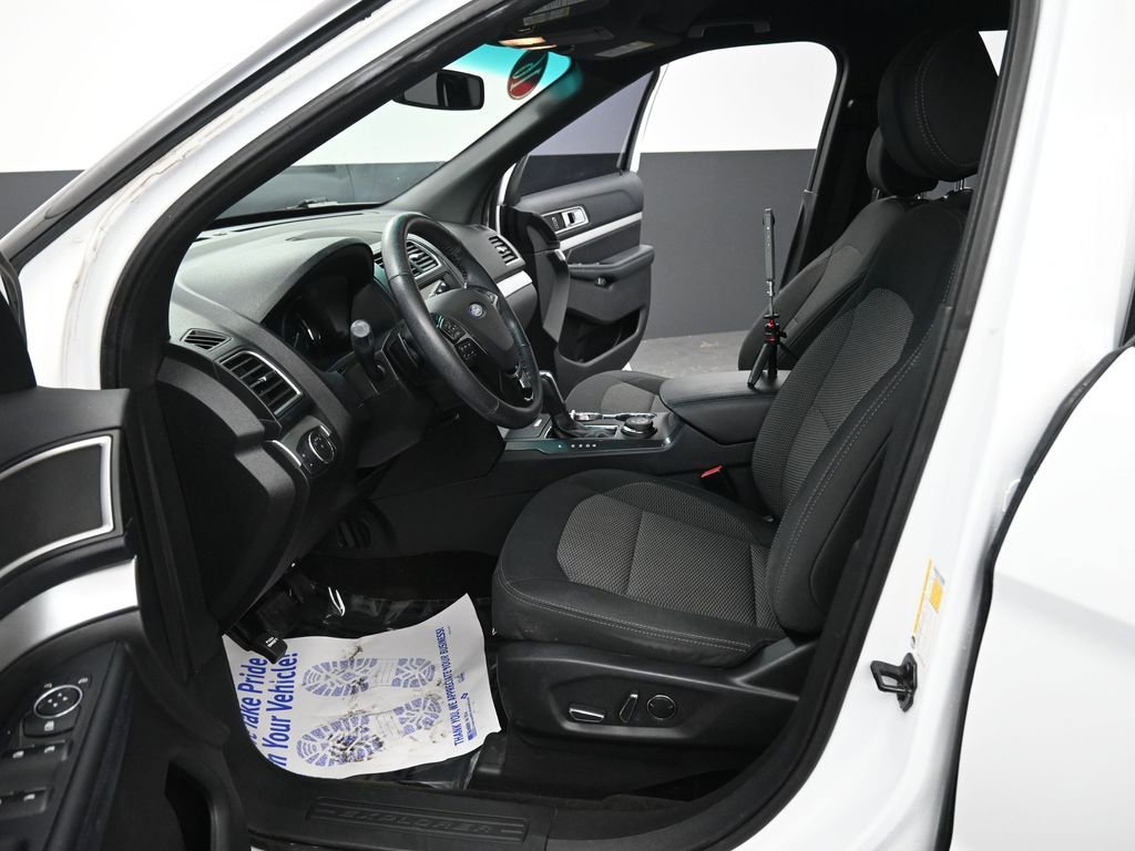 Used 2016 Ford Explorer XLT w/ Equipment Group 201A image 29