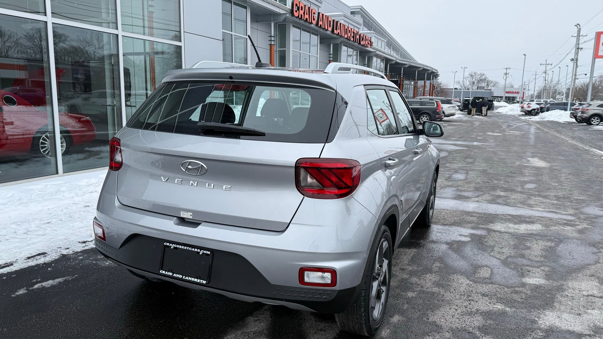 Used 2025 Hyundai Venue SEL video 3