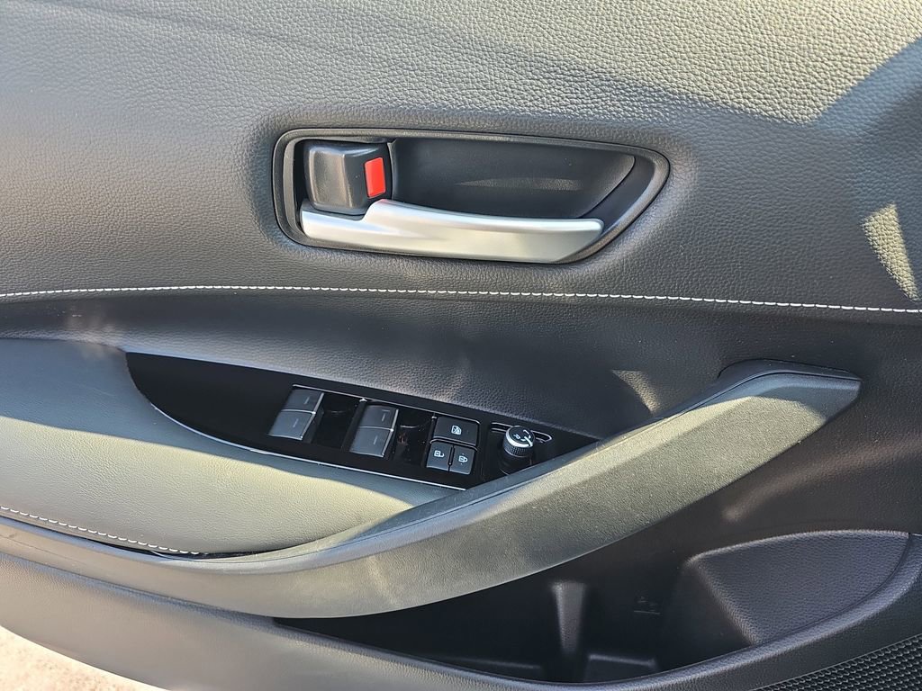 Used 2021 Toyota Corolla SE image 31