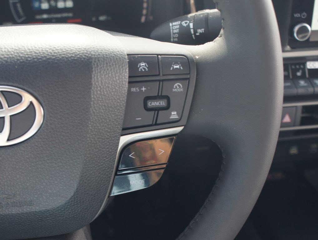 Used 2025 Toyota Camry LE w/ Convenience Package FWD image 10