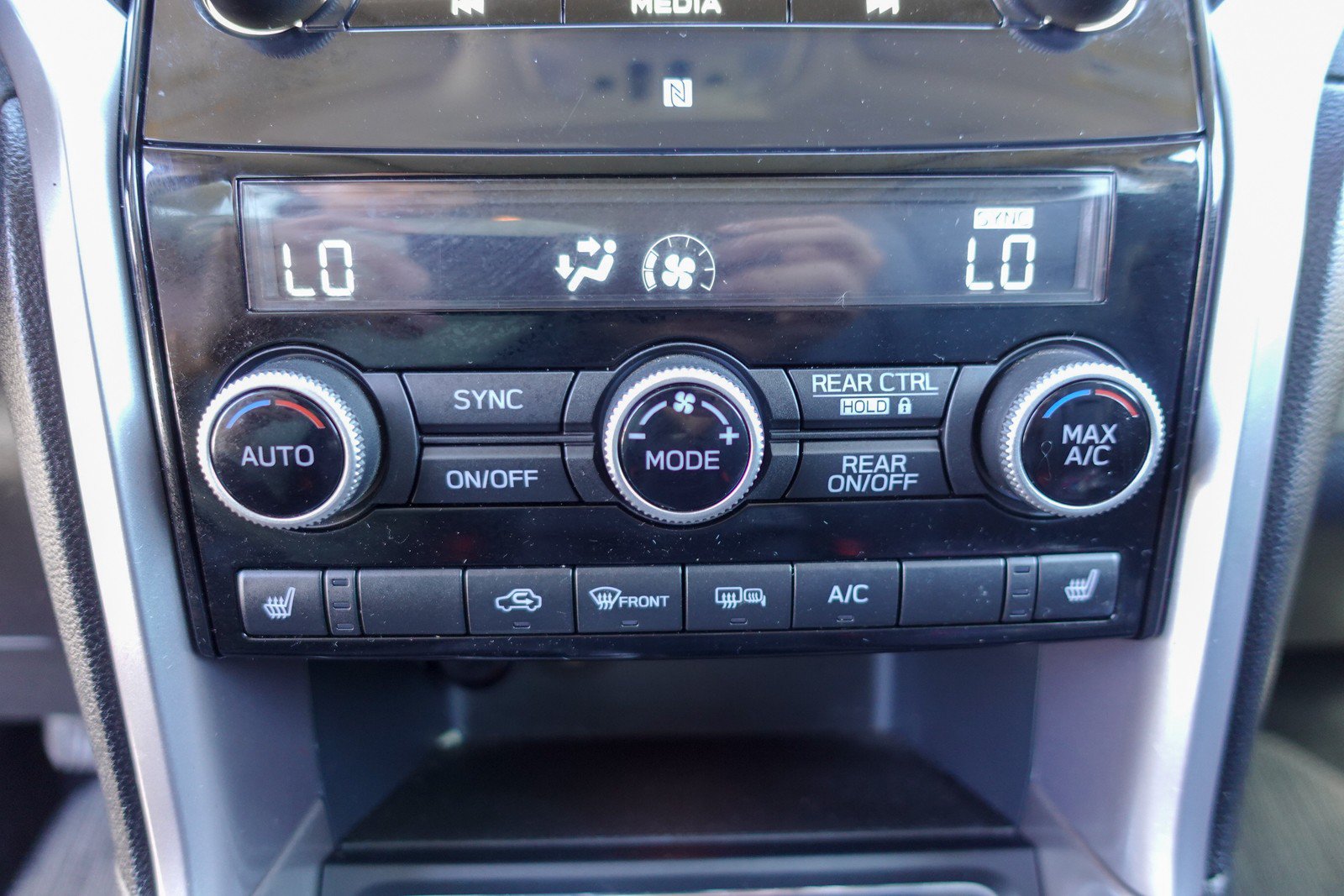 Used 2021 Subaru Ascent Limited w/ Technology Package AWD/4WD image 19