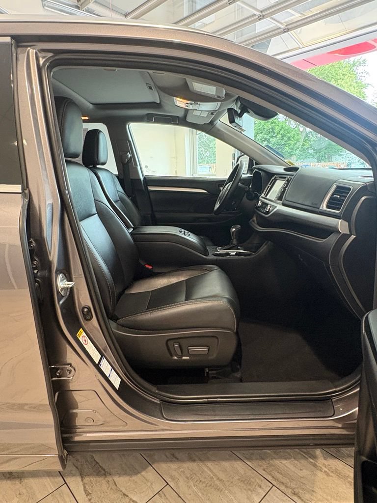 Used 2018 Toyota Highlander XLE AWD/4WD image 7