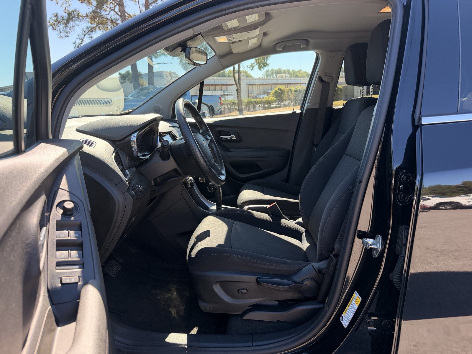 Used 2020 Chevrolet Trax LT FWD image 16