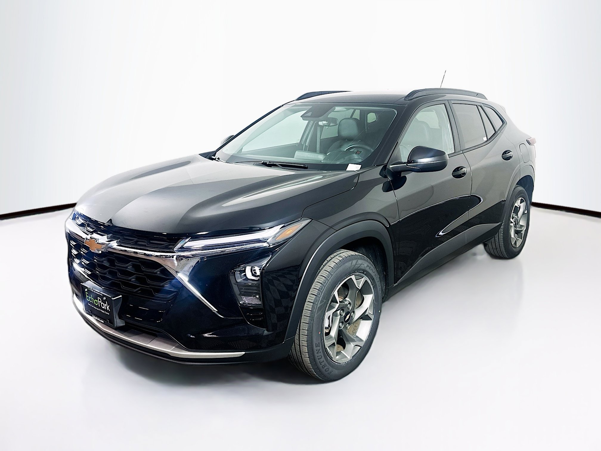 Used 2024 Chevrolet Trax LT w/ Driver Confidence Package FWD image 3