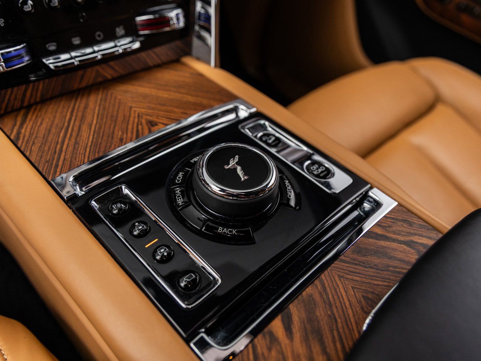 Certified 2022 Rolls-Royce Cullinan image 38
