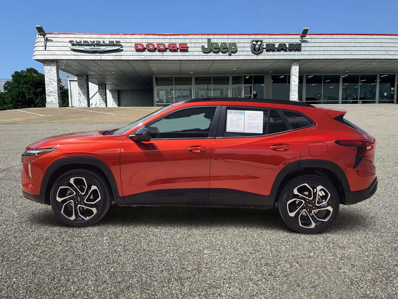 Used 2024 Chevrolet Trax RS FWD image 3