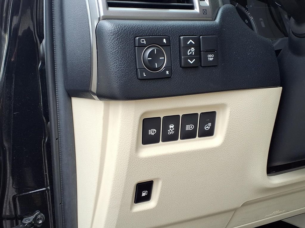 Used 2023 Lexus GX 460 Premium w/ Accessory Package AWD/4WD image 11