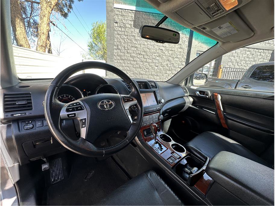 Used 2012 Toyota Highlander Limited image 2