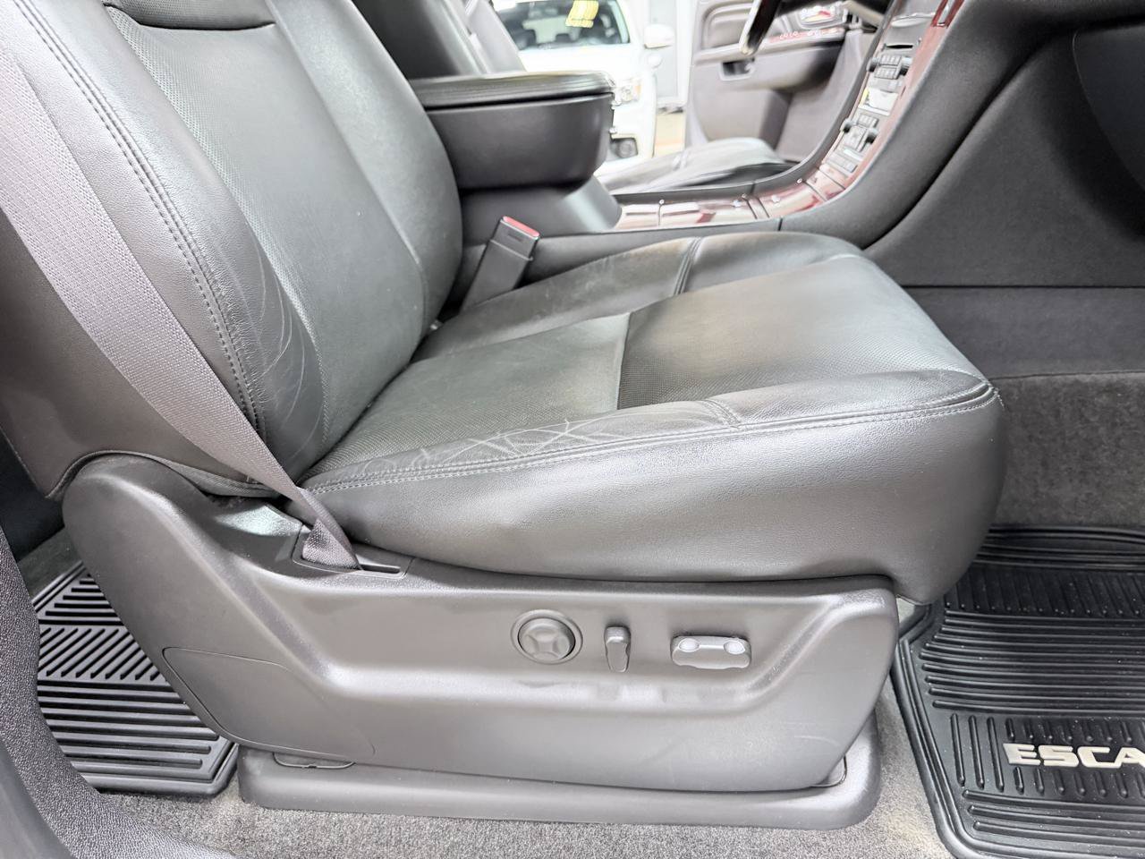 Used 2013 Cadillac Escalade Premium AWD/4WD image 40