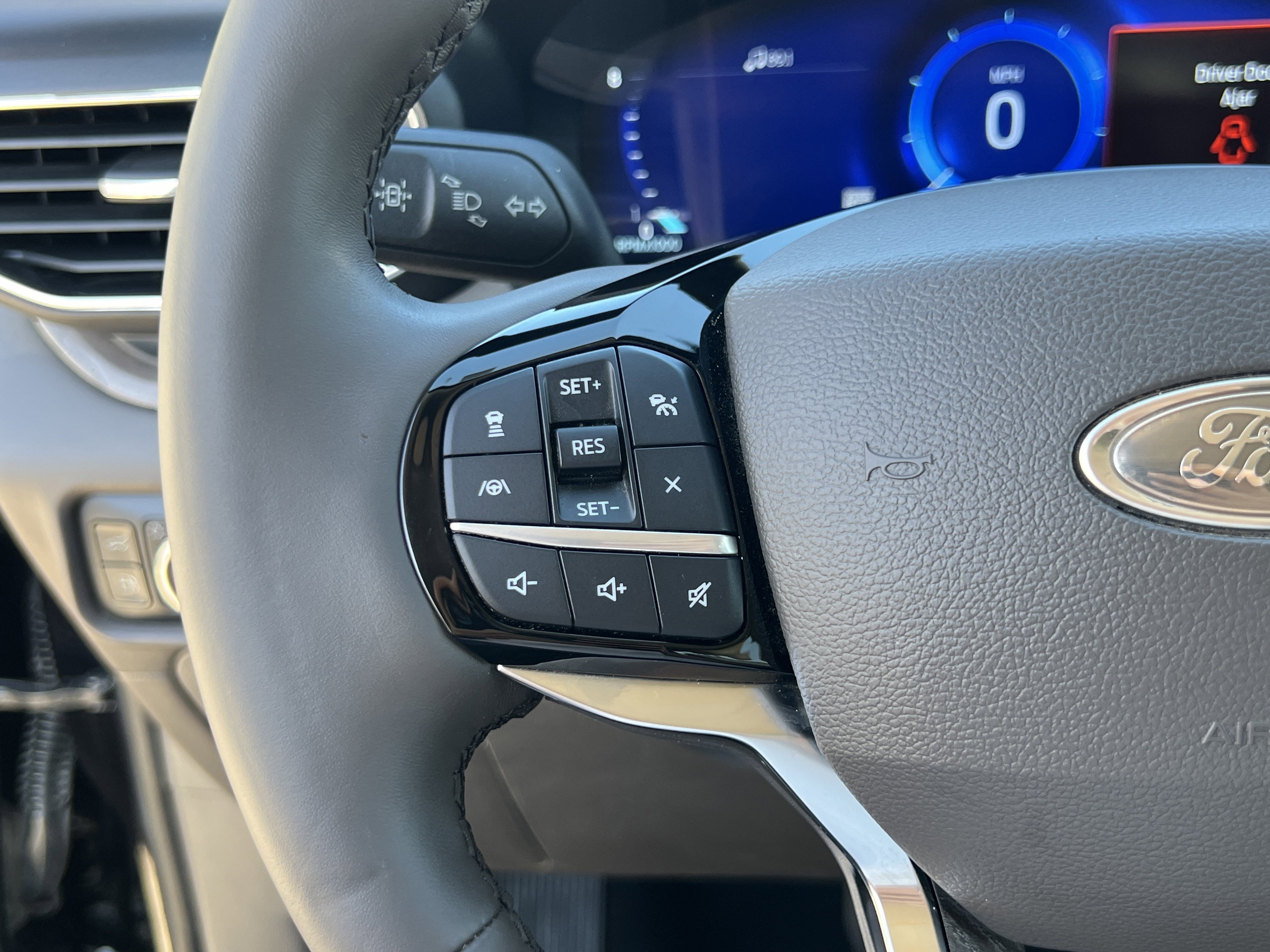 Used 2023 Ford Explorer Platinum w/ Technology Package image 19