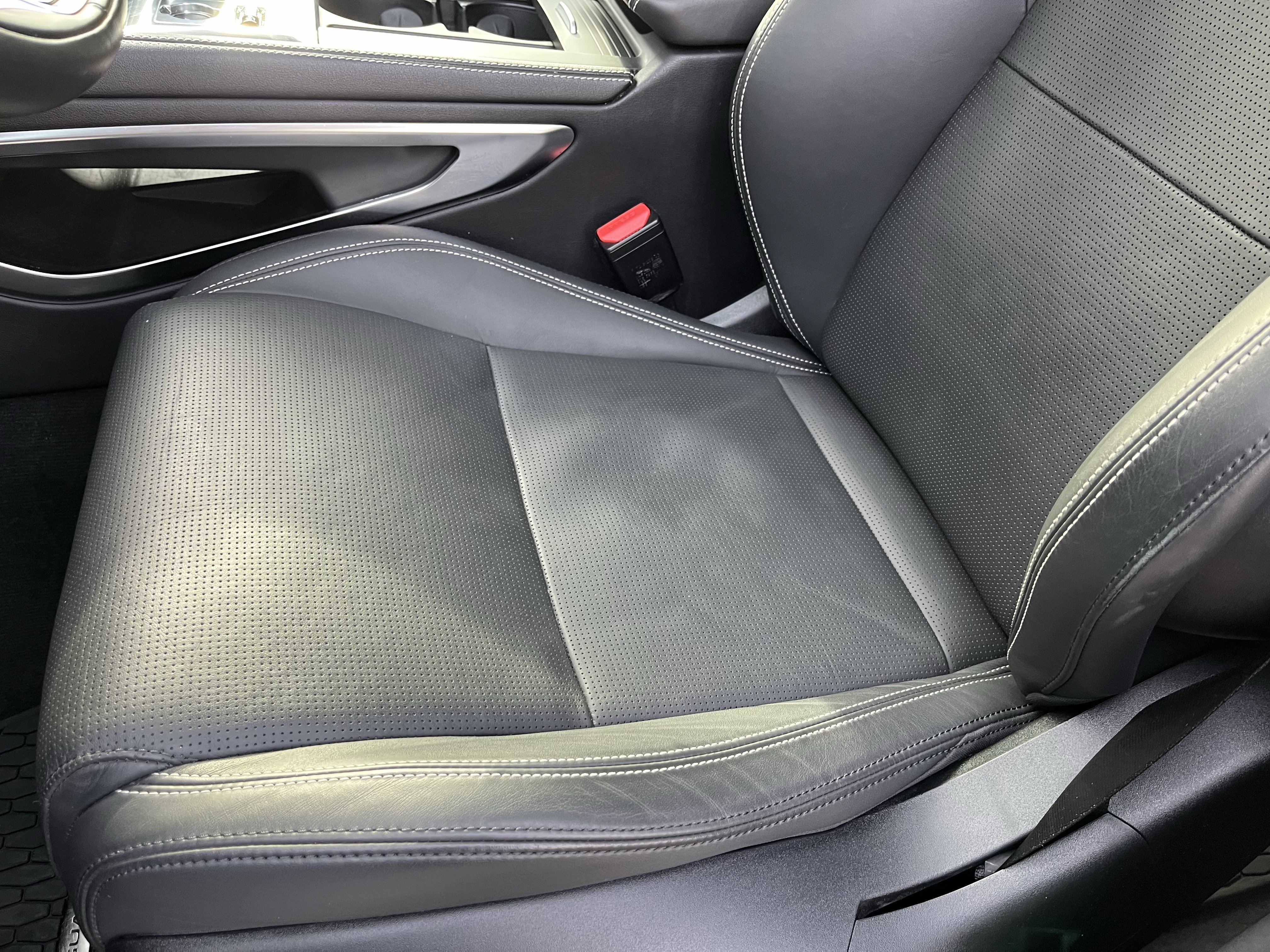 Certified 2024 Jaguar F-PACE R-Dynamic S image 19