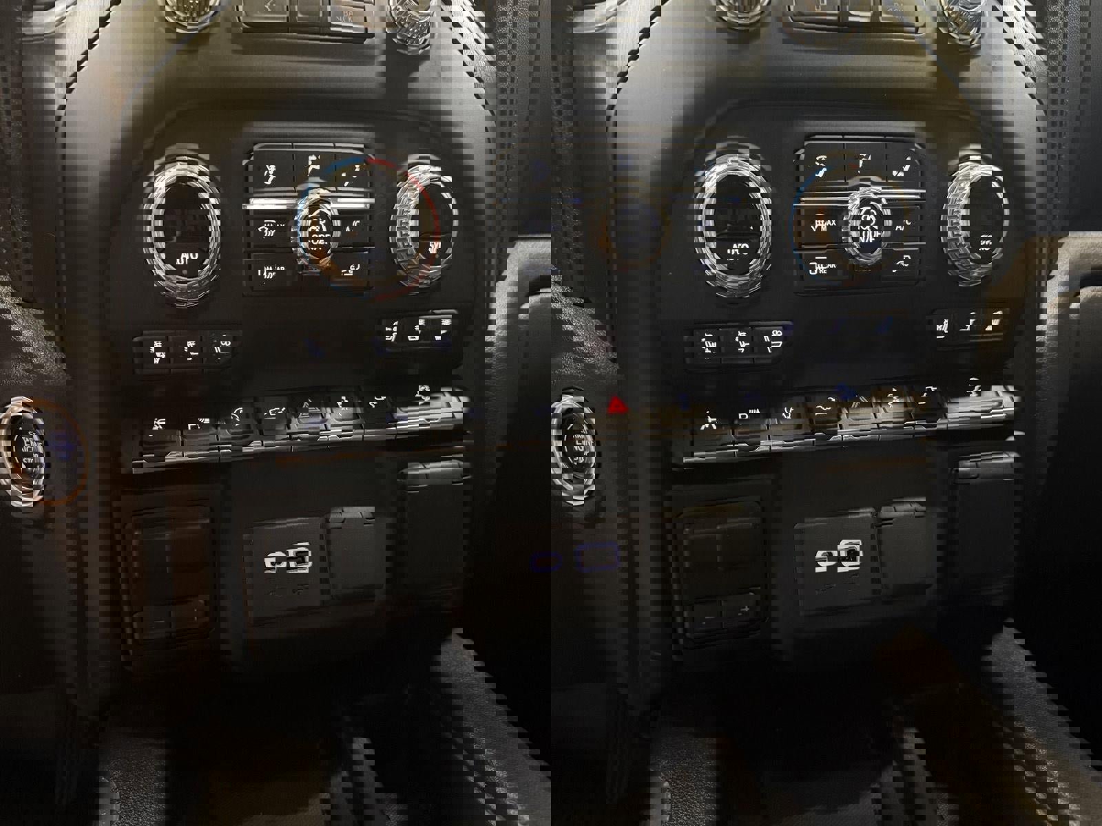 Used 2021 GMC Sierra 1500 AT4 w/ AT4 Premium Package image 15