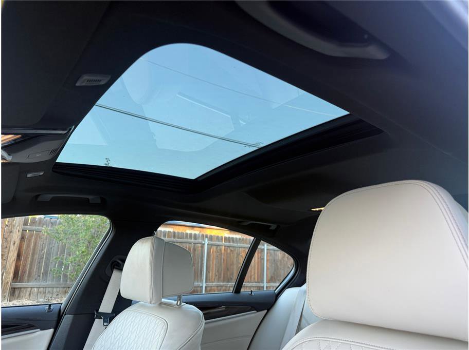 Used 2019 BMW M550i xDrive image 30