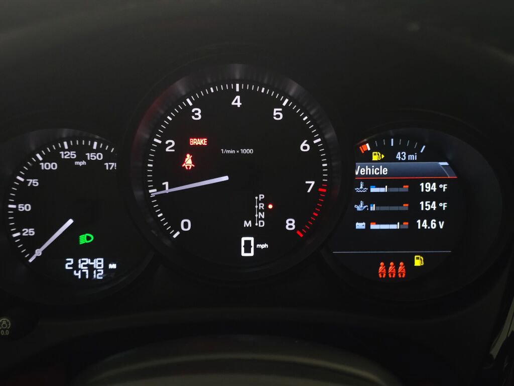 Certified 2023 Porsche Macan AWD/4WD image 40