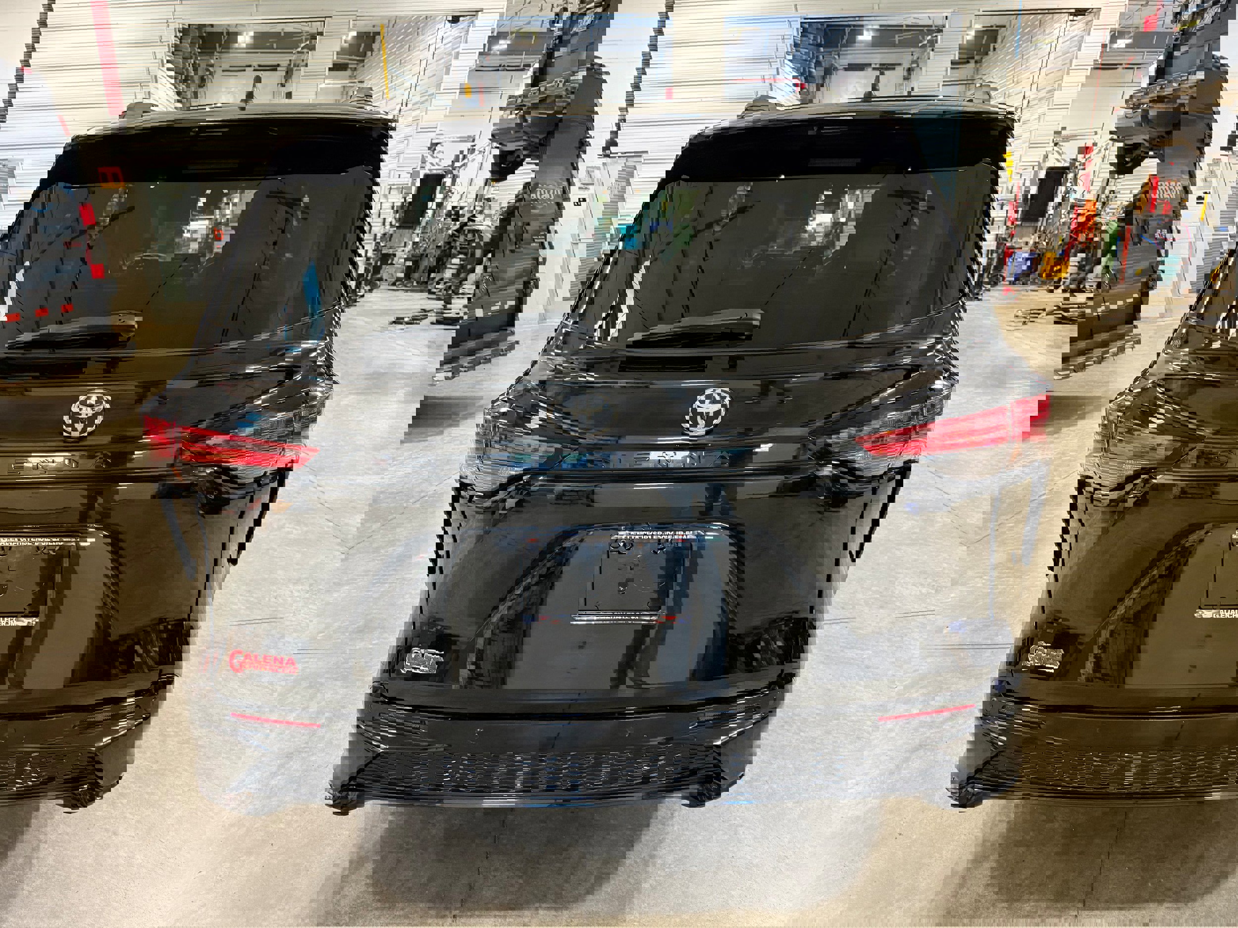 Used 2022 Toyota Sienna XSE w/ XSE Plus Package image 18