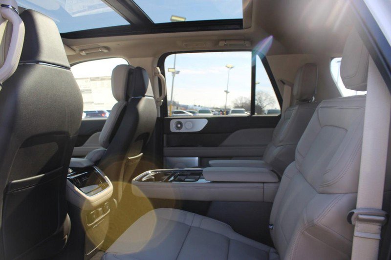 Certified 2023 Lincoln Navigator L Reserve image 10