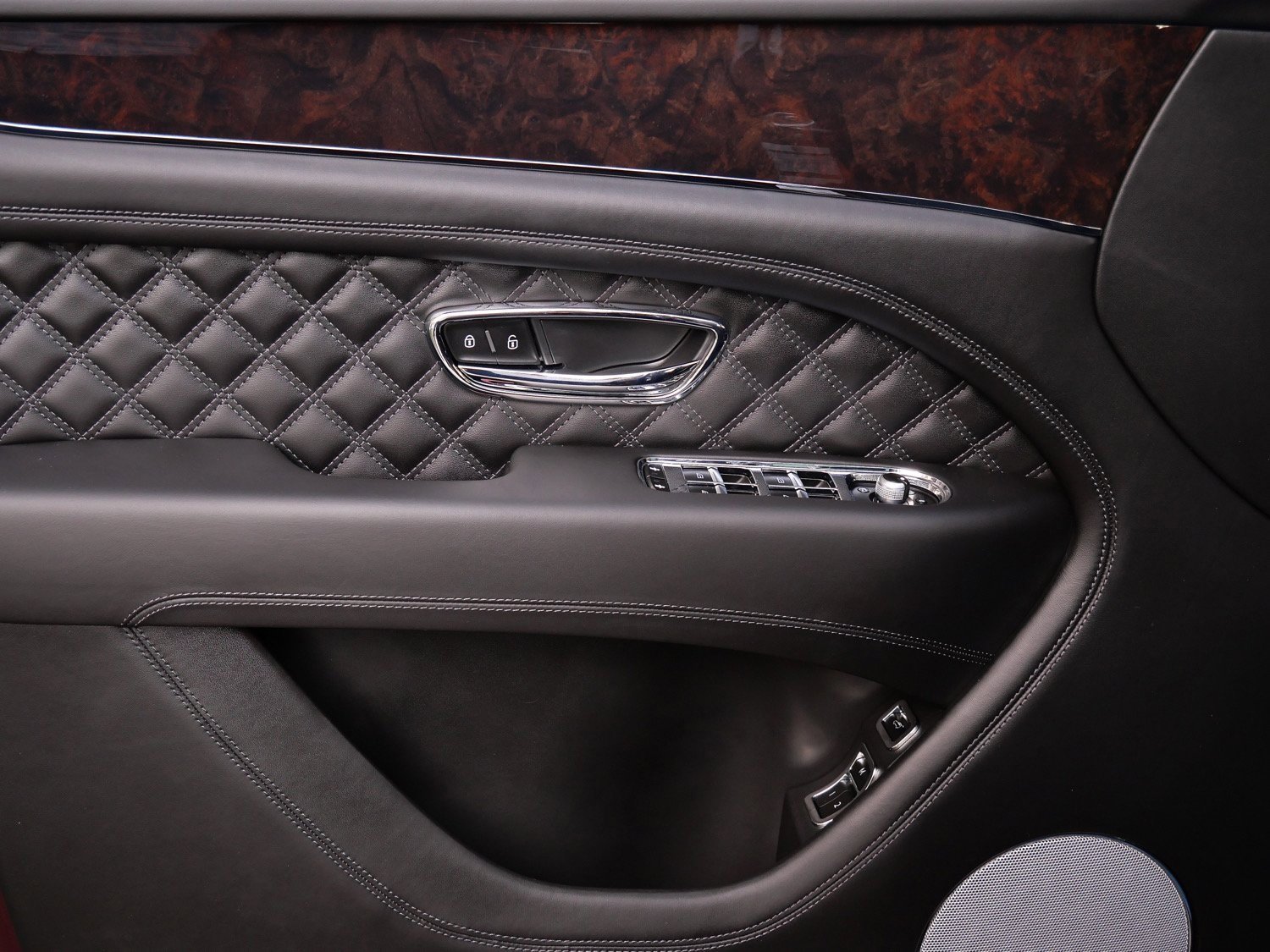 Used 2022 Bentley Bentayga V8 image 17