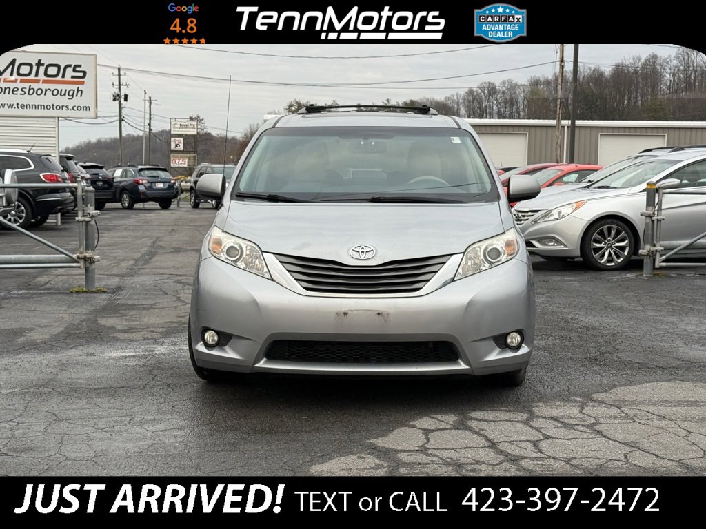 Used 2014 Toyota Sienna XLE image 2