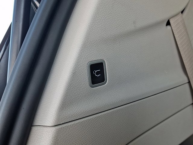 Used 2024 Chrysler Pacifica Touring-L image 29