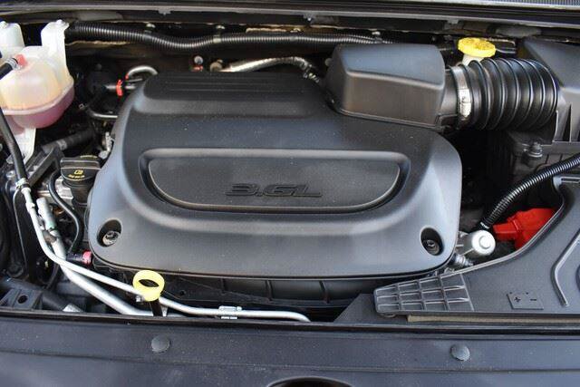 Used 2024 Chrysler Pacifica Touring-L FWD image 38