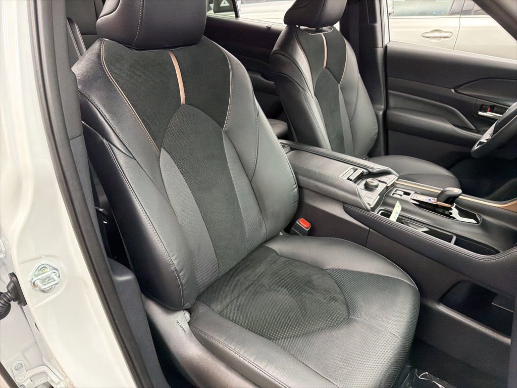 Used 2024 Toyota Grand Highlander AWD Hybrid image 33