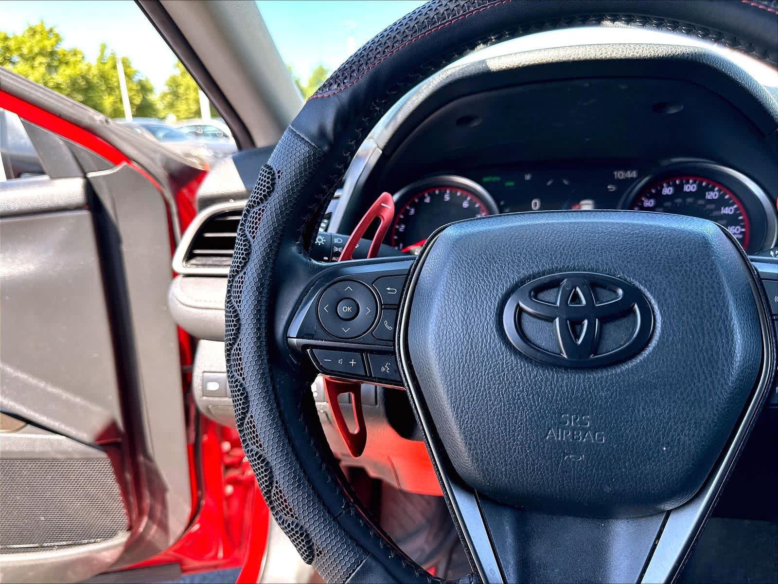 Used 2022 Toyota Camry XSE FWD image 13